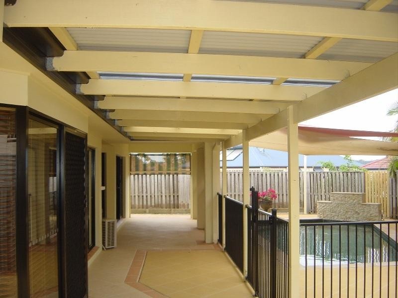 6 Belmont Drive, Varsity Lakes QLD 4227