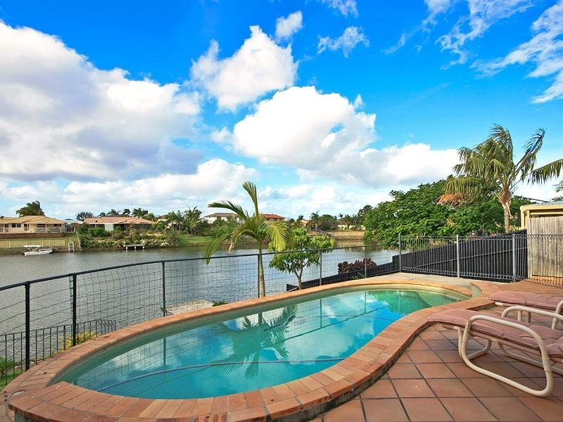 7 Southlake Drive, Varsity Lakes QLD 4227