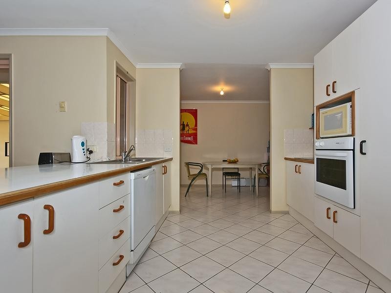 7 Southlake Drive, Varsity Lakes QLD 4227