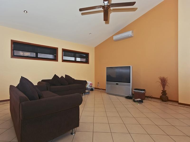 27 Gerona Circuit, Varsity Lakes QLD 4227