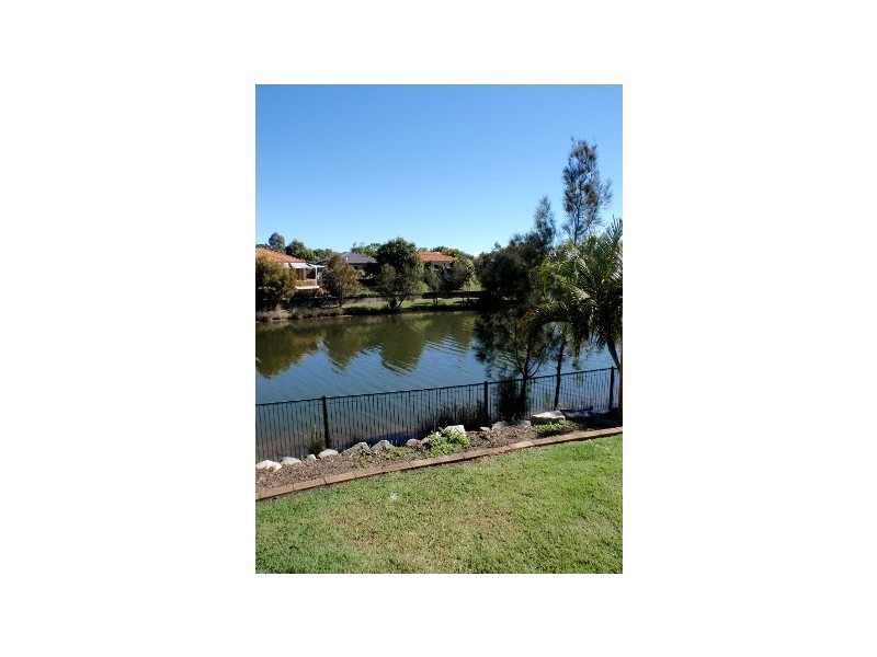 32 Lakes Circuit, Burleigh Waters QLD 4220