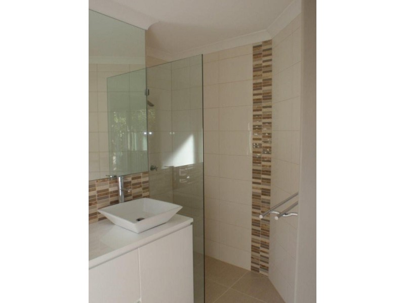 32 Lakes Circuit, Burleigh Waters QLD 4220