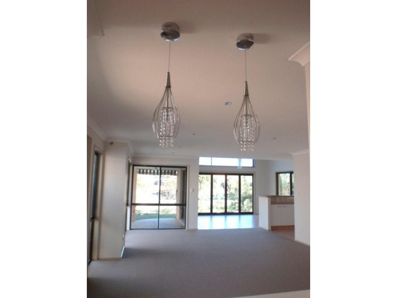 32 Lakes Circuit, Burleigh Waters QLD 4220