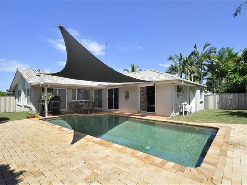 18 Tullamarine Drive, Robina QLD 4226