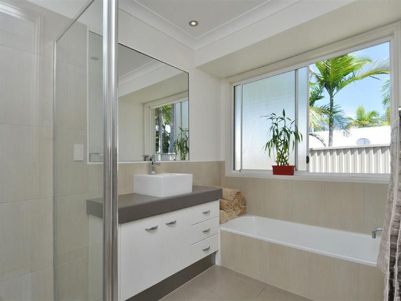 18 Tullamarine Drive, Robina QLD 4226