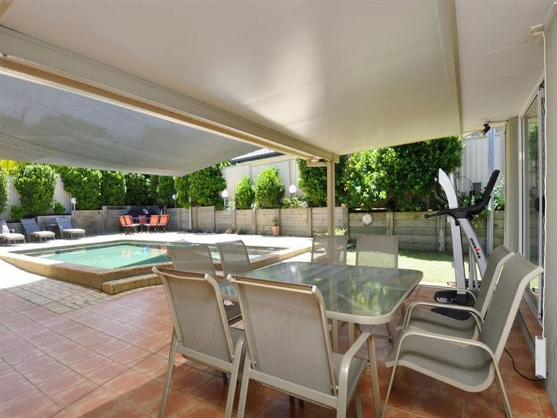 18 Tullamarine Drive, Robina QLD 4226