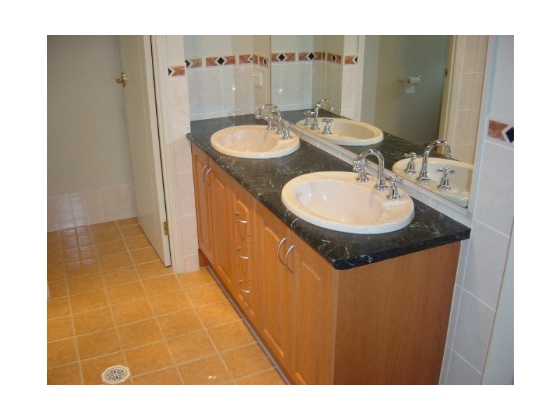 6 Belmont Drive, Varsity Lakes QLD 4227