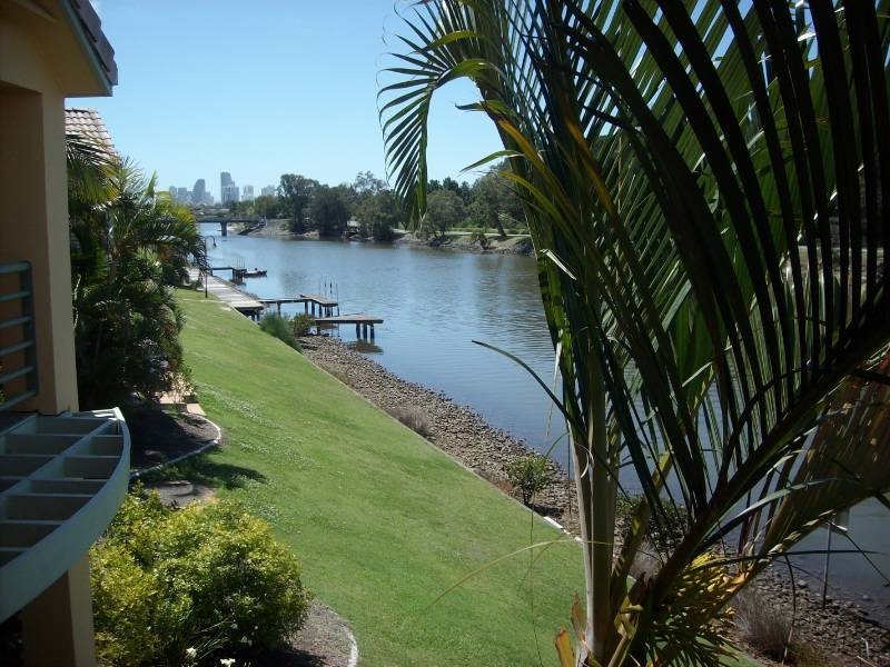 176/215 Cottesloe Drive, Mermaid Waters QLD 4218