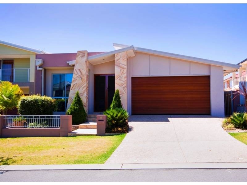 8 Menton Avenue, Varsity Lakes QLD 4227