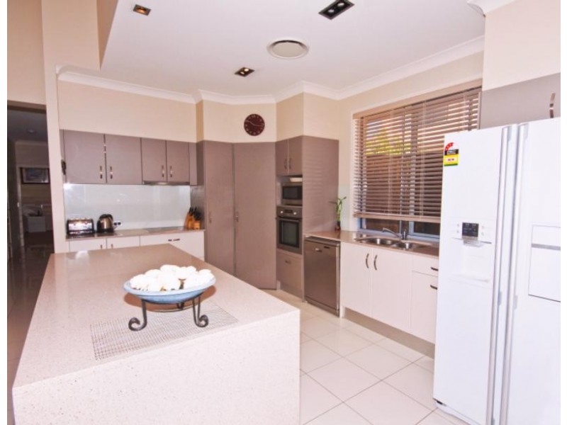 8 Menton Avenue, Varsity Lakes QLD 4227