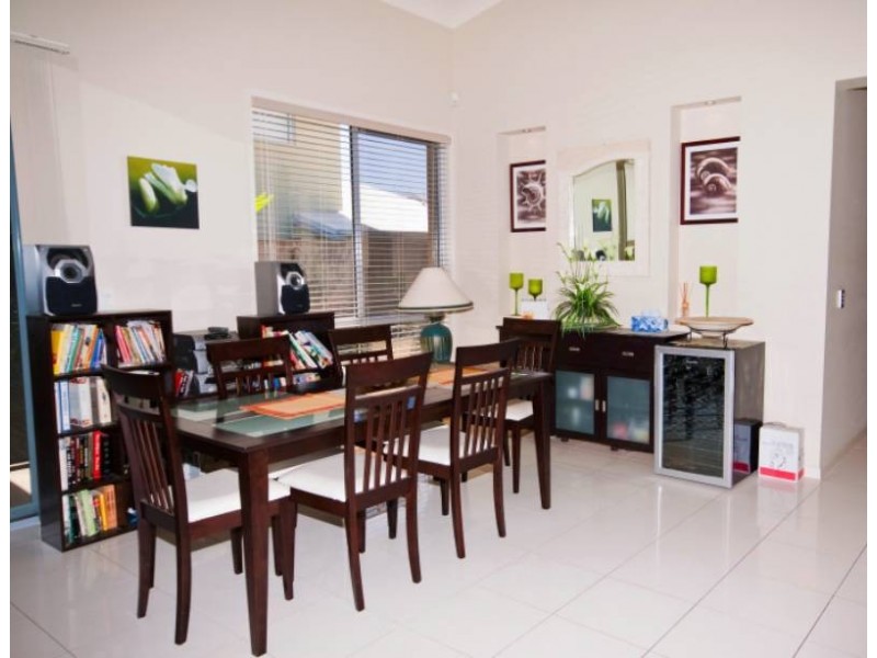 8 Menton Avenue, Varsity Lakes QLD 4227