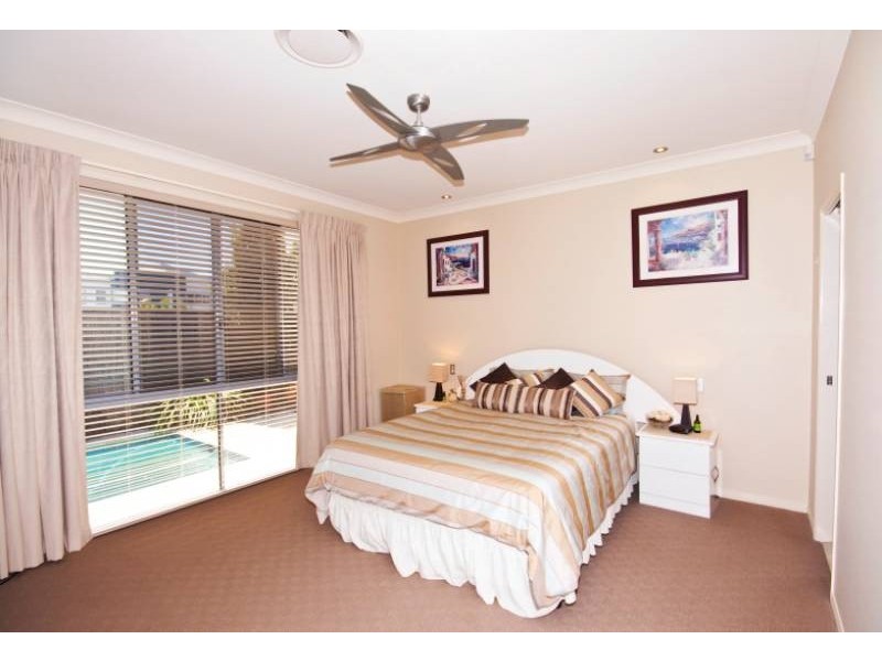 8 Menton Avenue, Varsity Lakes QLD 4227