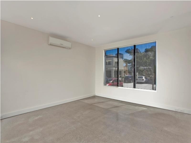 32 Watts Drive, Varsity Lakes QLD 4227
