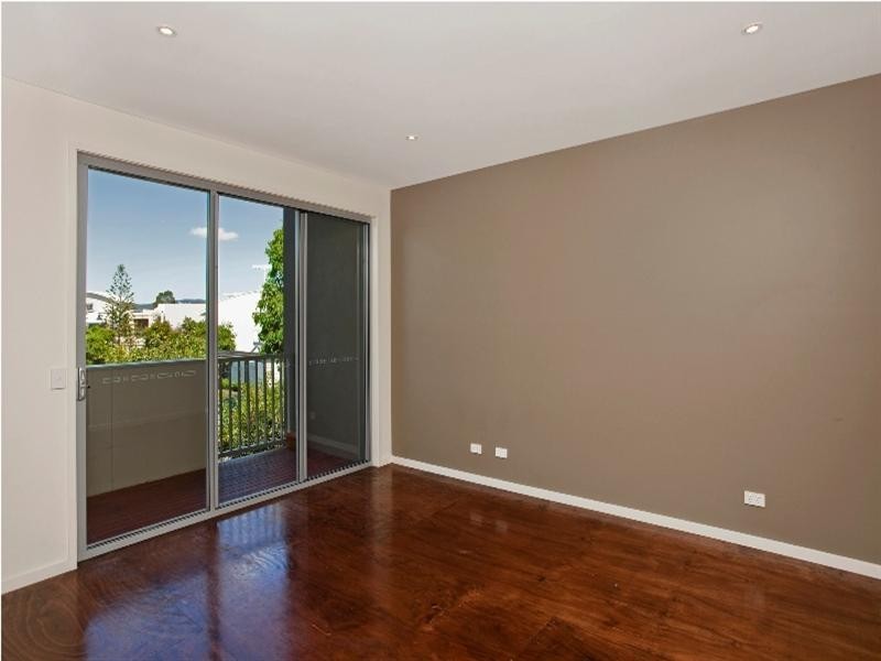 32 Watts Drive, Varsity Lakes QLD 4227