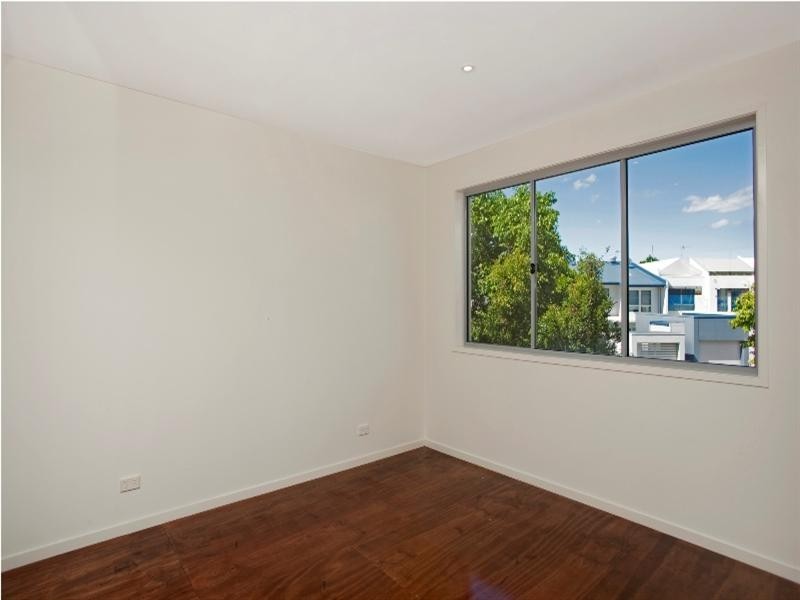 32 Watts Drive, Varsity Lakes QLD 4227