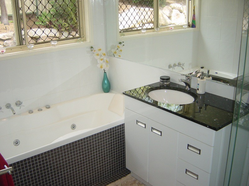 2 Grenaside Court, Robina QLD 4226