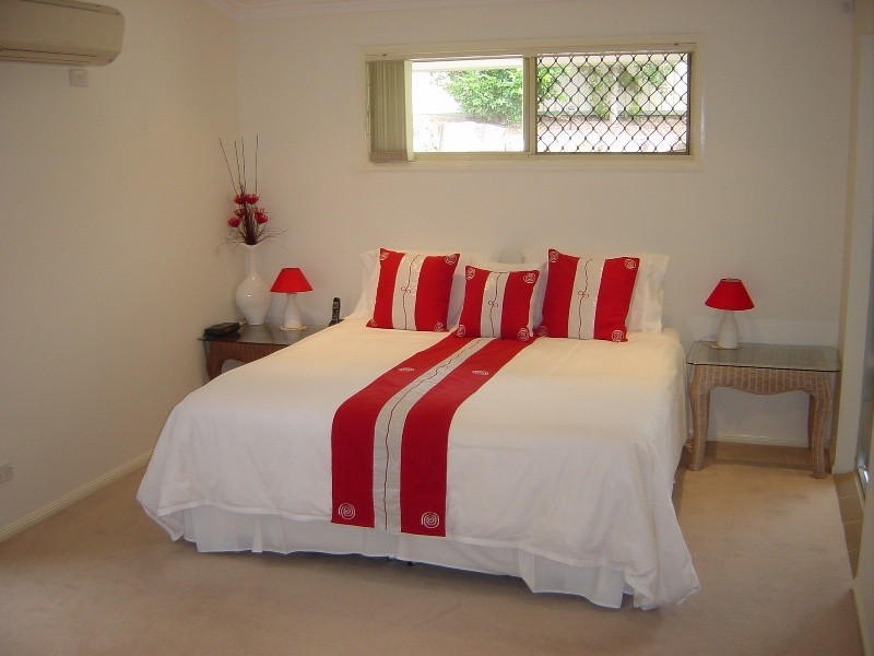 2 Grenaside Court, Robina QLD 4226