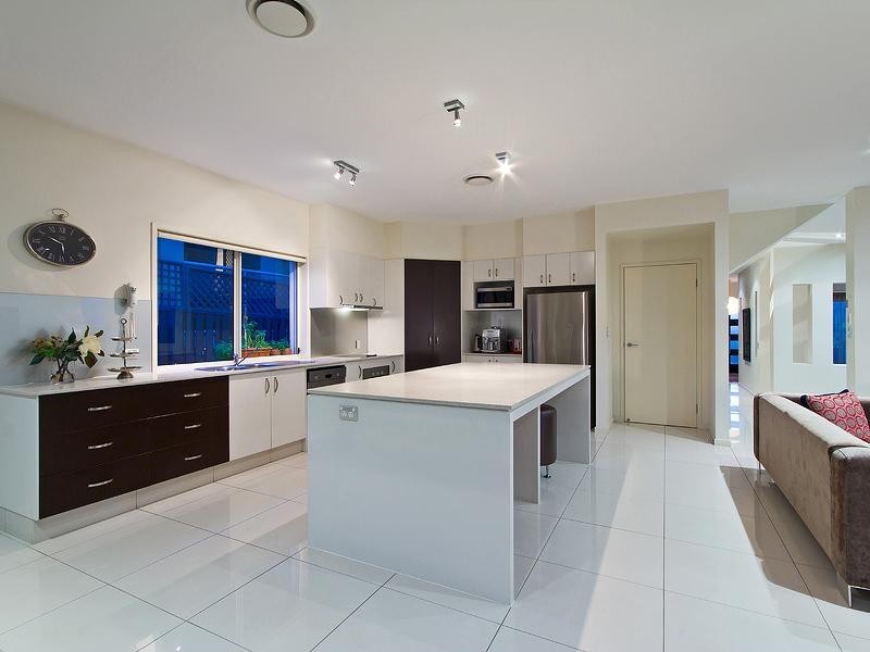 15 Port Peyra Crescent, Varsity Lakes QLD 4227