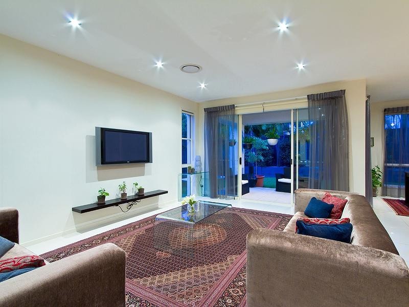 15 Port Peyra Crescent, Varsity Lakes QLD 4227