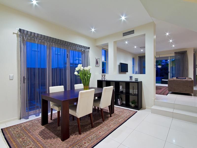 15 Port Peyra Crescent, Varsity Lakes QLD 4227