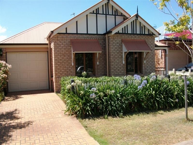 21 Lantau Crescent, Varsity Lakes QLD 4227