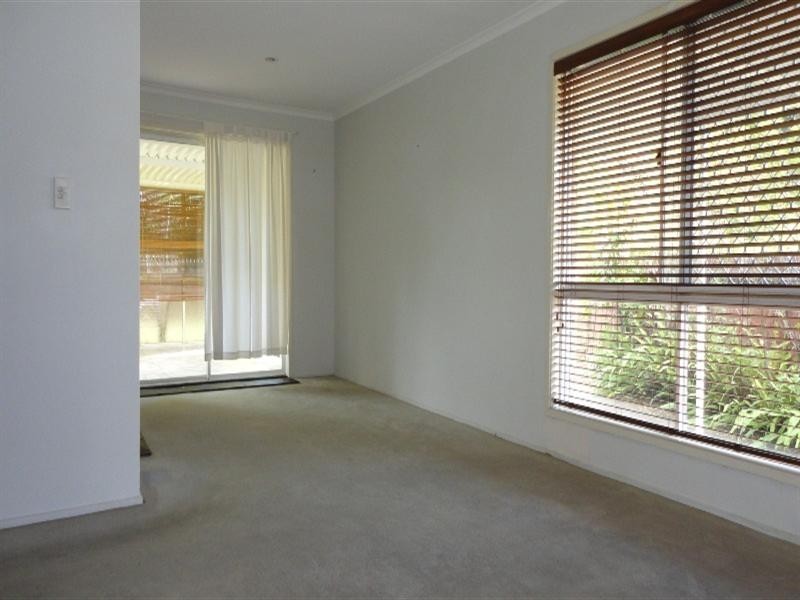 8 Jade Stone Court, Carrara QLD 4211