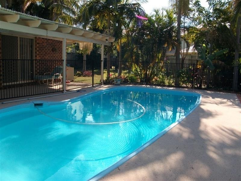 1 Lancelin Drive, Mermaid Waters QLD 4218