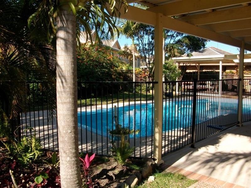 1 Lancelin Drive, Mermaid Waters QLD 4218