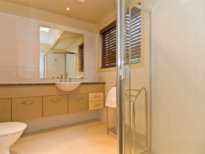 16 Northpoint Close, Robina QLD 4226