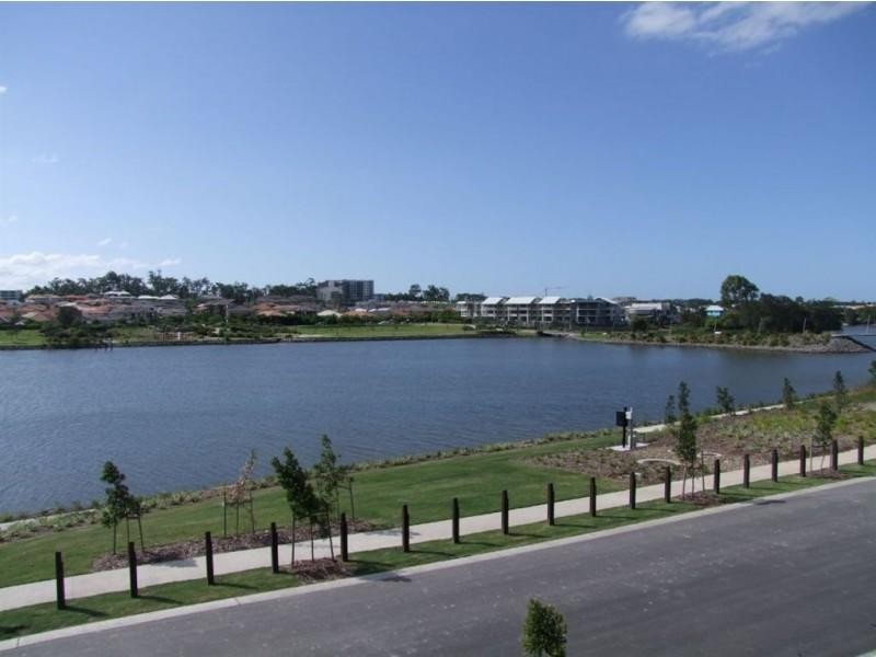 50 South Bay Drive, Varsity Lakes QLD 4227