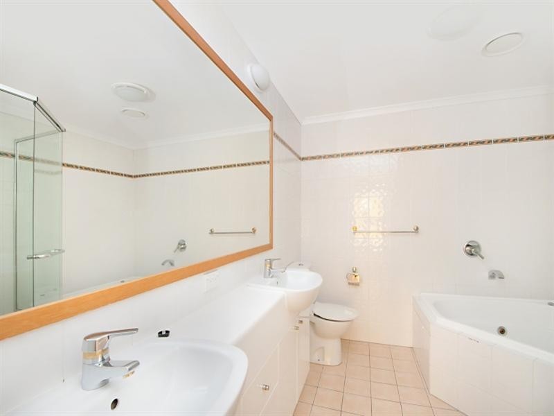 99/85 Palm Meadows Drive, Carrara QLD 4211