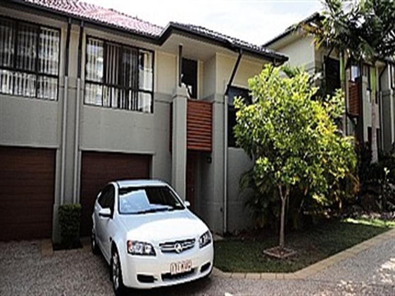 2/2 North Shore Drive, Varsity Lakes QLD 4227