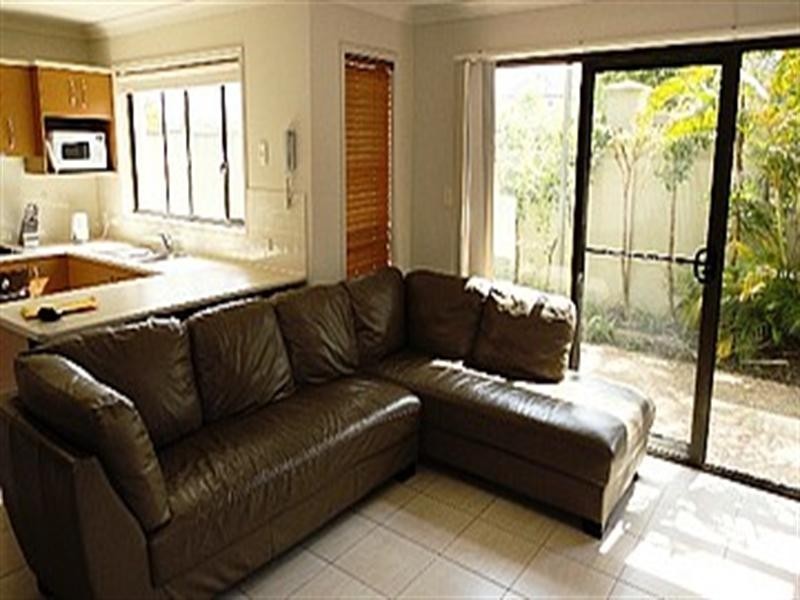 2/2 North Shore Drive, Varsity Lakes QLD 4227