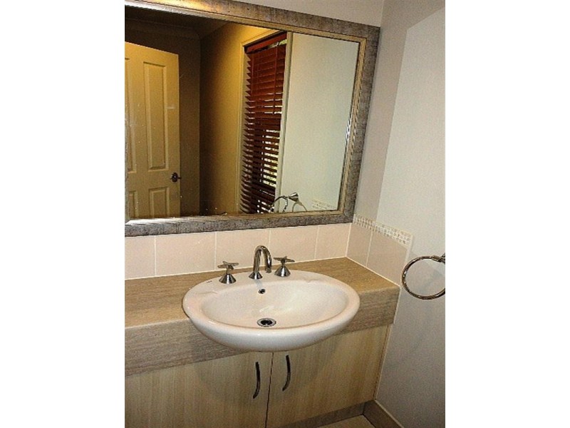 2/2 North Shore Drive, Varsity Lakes QLD 4227