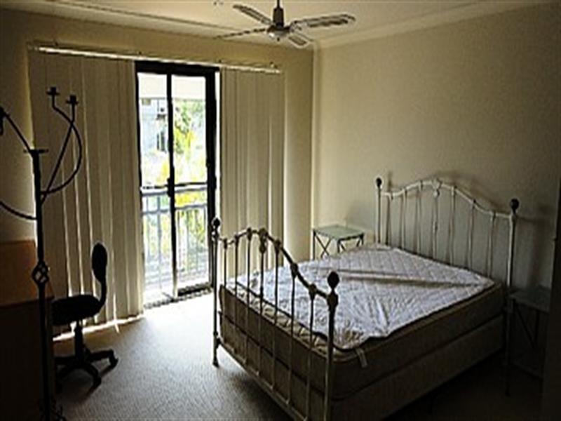 2/2 North Shore Drive, Varsity Lakes QLD 4227