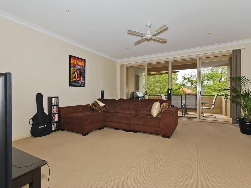 2/10 Glasshouse Drive, Varsity Lakes QLD 4227