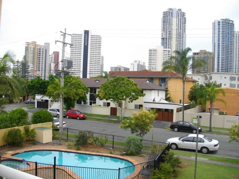 8/16 Stanhill Drive, Chevron Island QLD 4217