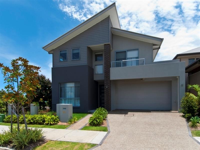 31 Lakefront Crescent, Varsity Lakes QLD 4227