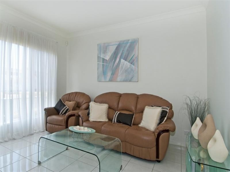 31 Lakefront Crescent, Varsity Lakes QLD 4227