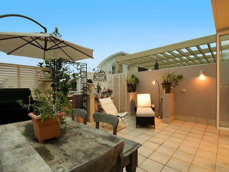 18 Moores Crescent, Varsity Lakes QLD 4227