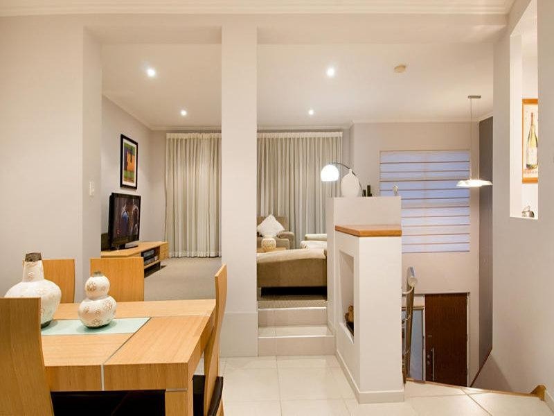 18 Moores Crescent, Varsity Lakes QLD 4227