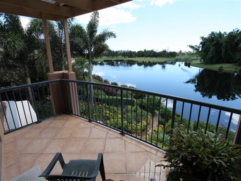 30/117 Palm Meadows Drive, Carrara QLD 4211