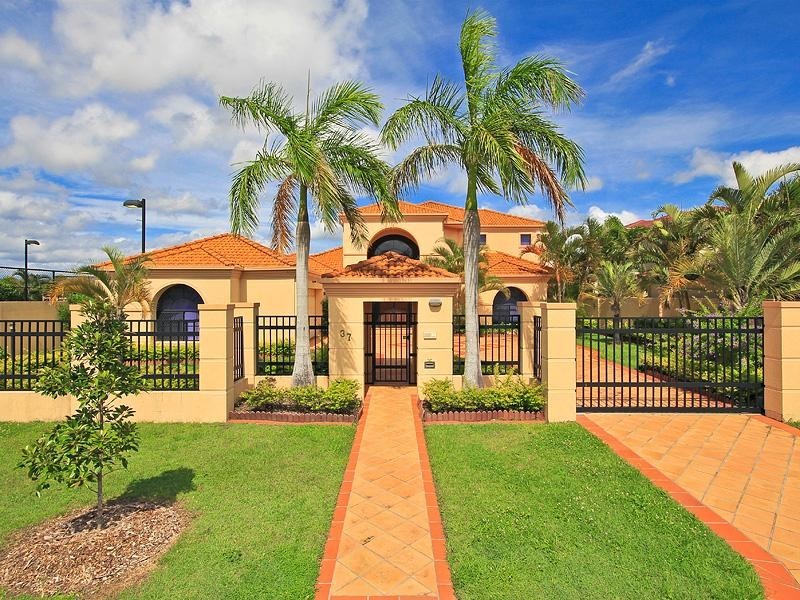 37 Sir Bruce Small Boulevard, Benowa QLD 4217