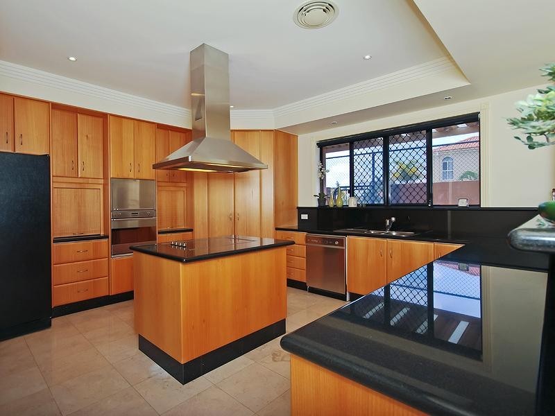 37 Sir Bruce Small Boulevard, Benowa QLD 4217