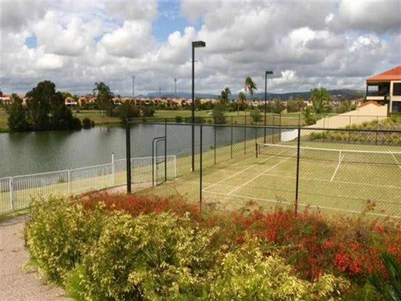 41 MEADOWLAKE Drive, Carrara QLD 4211