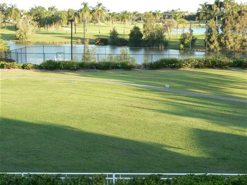 41 MEADOWLAKE Drive, Carrara QLD 4211