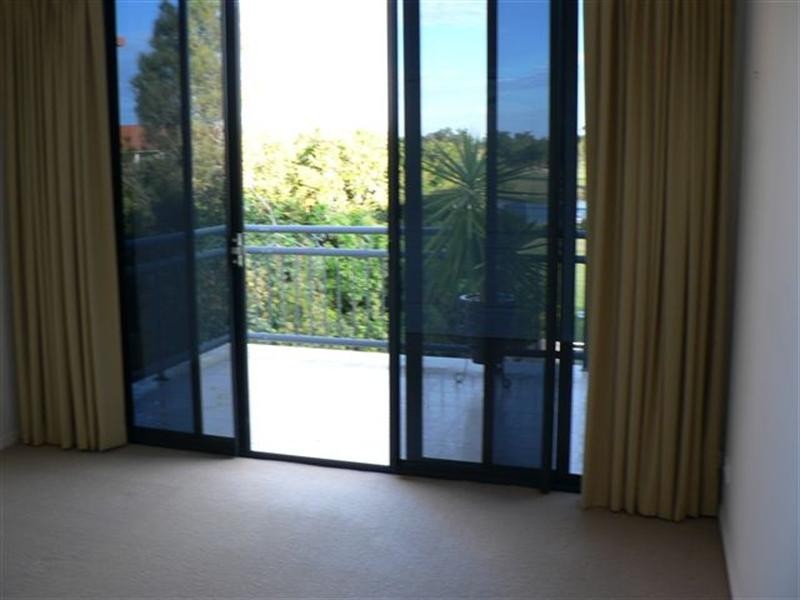 41 MEADOWLAKE Drive, Carrara QLD 4211