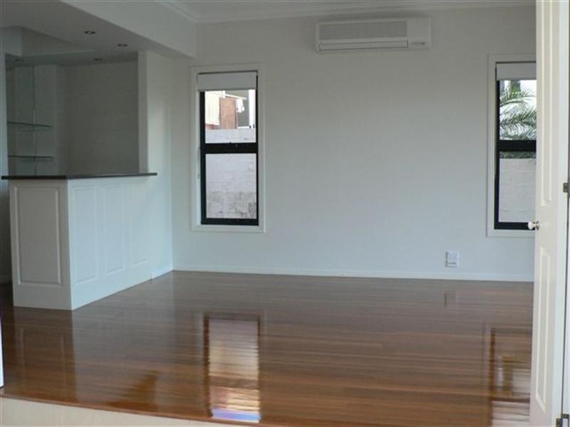 41 MEADOWLAKE Drive, Carrara QLD 4211