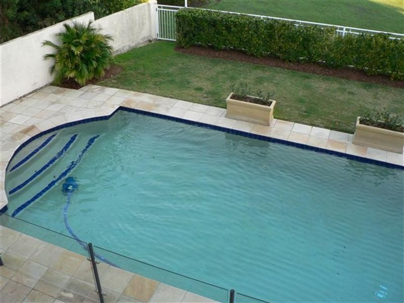 41 MEADOWLAKE Drive, Carrara QLD 4211