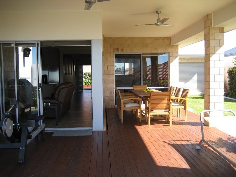 6 Campelles Avenue, Varsity Lakes QLD 4227